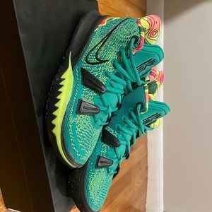 Kyrie 7
